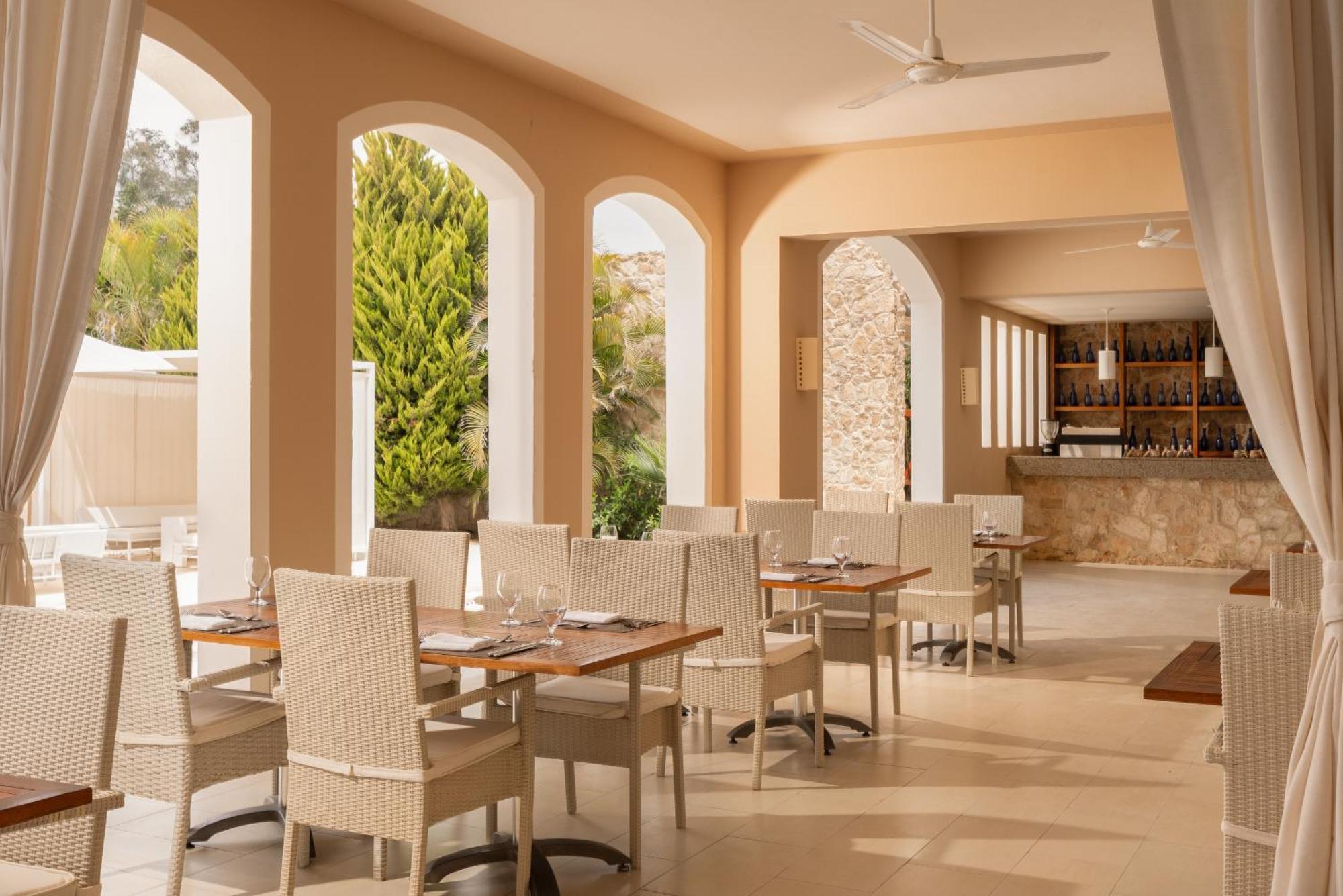 Hotel Jaz Neo Almazino, Almaza Bay à Majid Abu Zayd Extérieur photo
